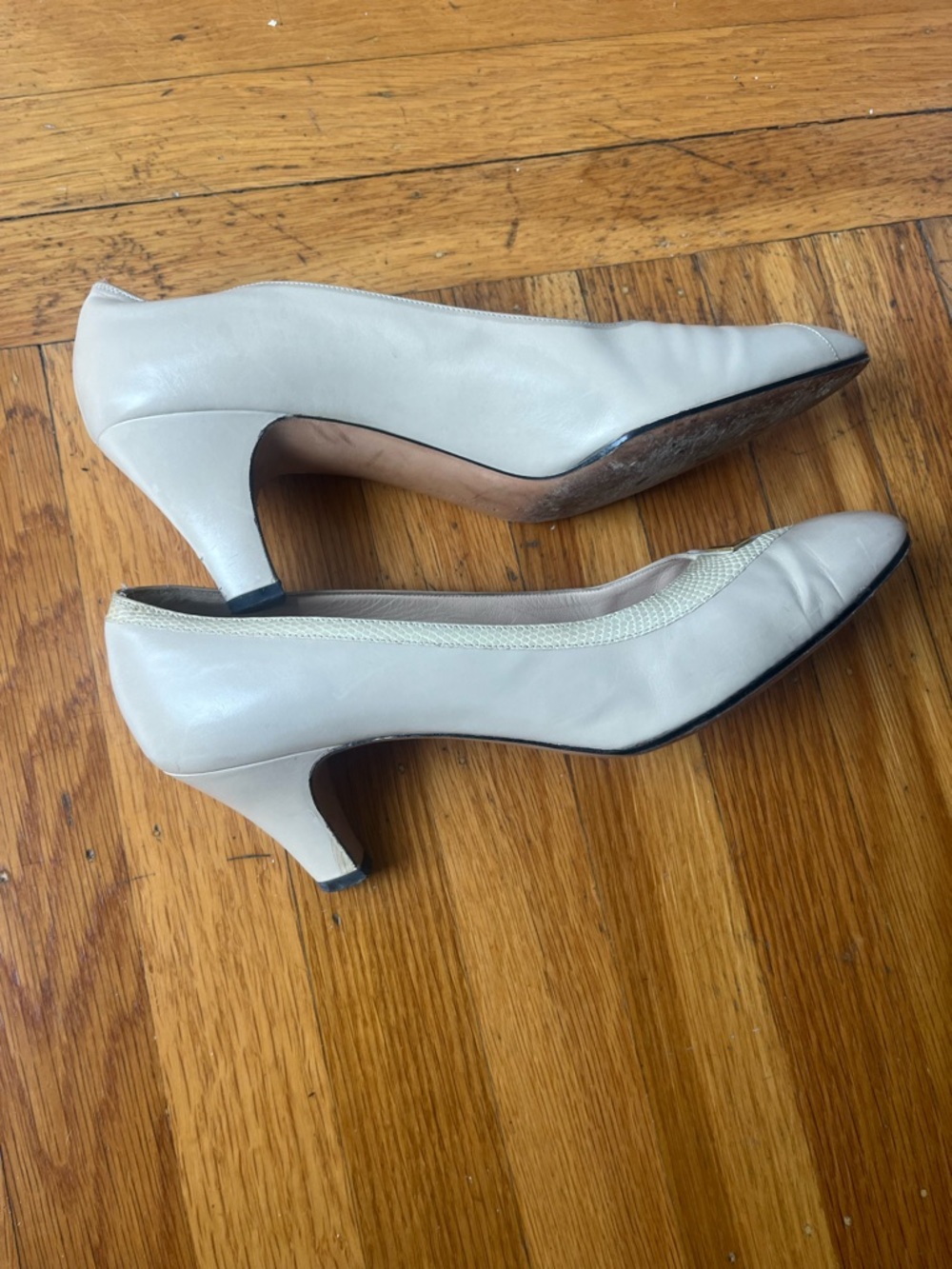 Salvatore Ferragamo Cream Leather Pointed Toe Flats with Gold Accent
